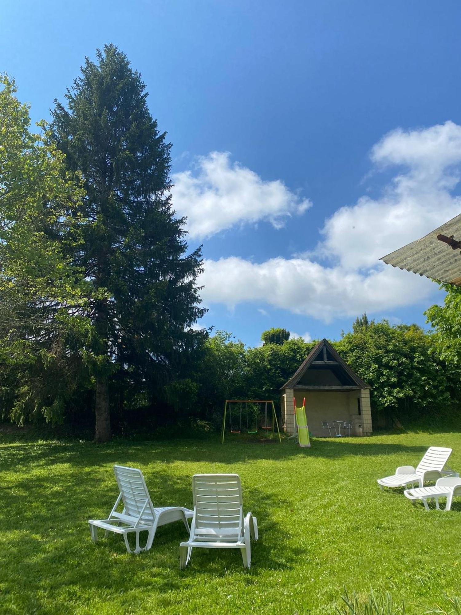 Maison dans écrin de verdure en Périgord noir Saint-Cyprien  Esterno foto